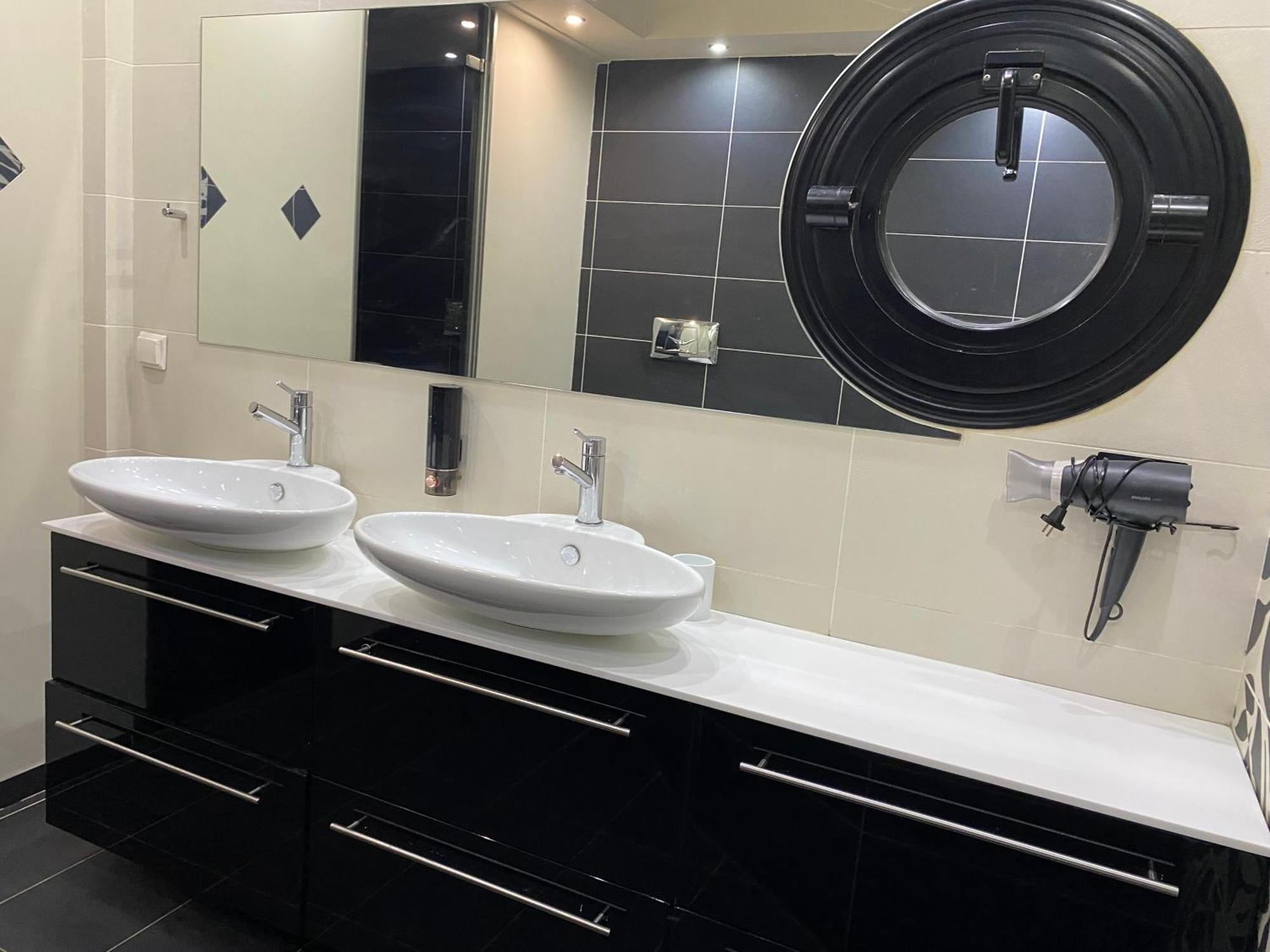 Luxury View Apartment 10Min From Athens Airport Koropíon Dış mekan fotoğraf